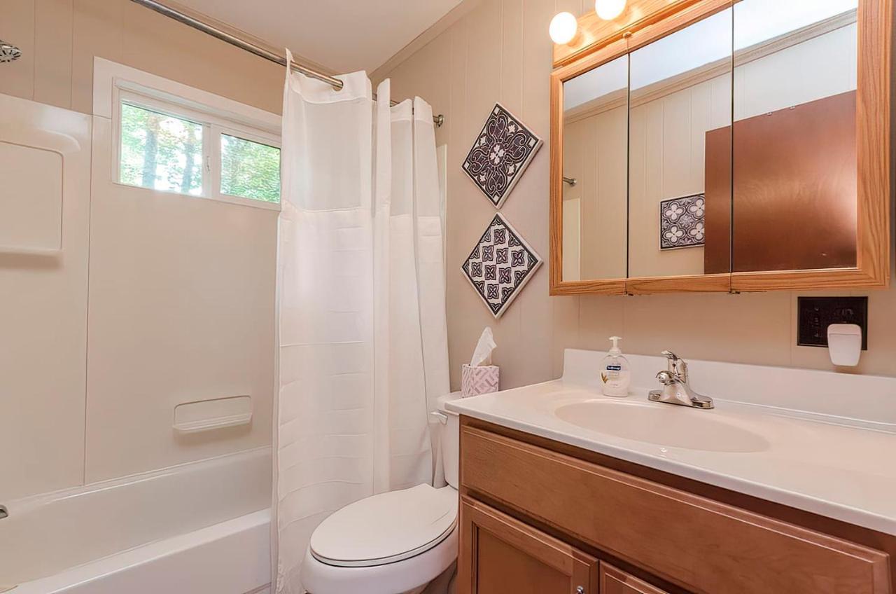 Secluded Oasis W Hot Tub, Screened-In Porch, Wifi! Berkeley Springs Εξωτερικό φωτογραφία